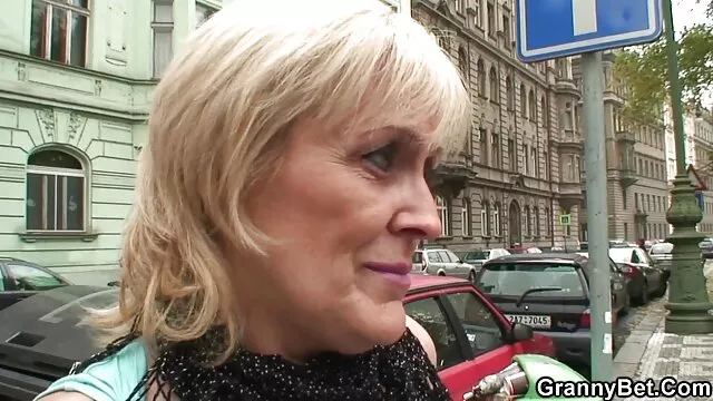 Meilleur porno sans inscription  Les video erotique voyeur gars de la Russie pour persuader la fille blonde de baiser anal