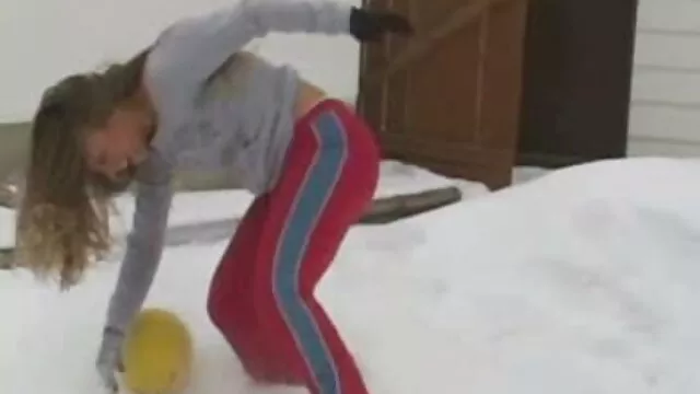 Meilleur porno sans inscription  Jeune blonde dans un van coups de pied erotique porn movie étranger