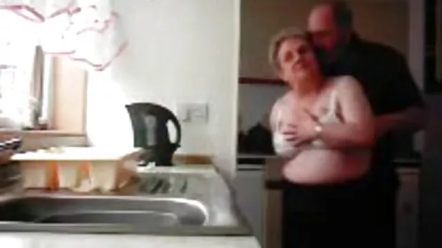 Meilleur porno sans inscription  Blonde éperonné une fille dans le porno fait maison film erotique et x