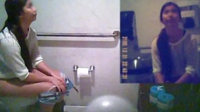 Meilleur porno sans inscription  Deux mec baise film erotic xhamster une jolie fille blanche sur le lit