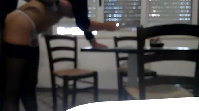 Meilleur porno sans inscription  La dame séduit un homme dans sa chambre et écarte les jambes en raison de se canard xvideo film erotique émotionnel