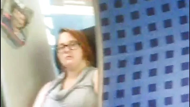 Meilleur porno sans inscription  Le gars film video erotique lui dit comment la brune dans sa chambre lui donne une langue profonde