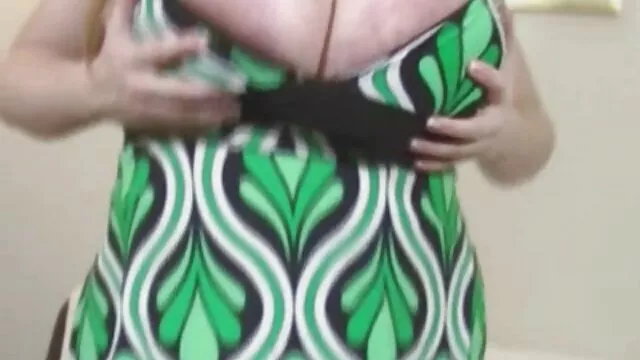 Meilleur porno sans inscription  Belle fille baisée par un mec dans films erotiques en streaming gratuit le salon en chaussettes blanches