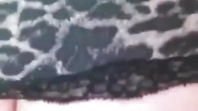 Meilleur porno sans inscription  Skinny fille en jeans film erotic soft avec son mari sur le canapé