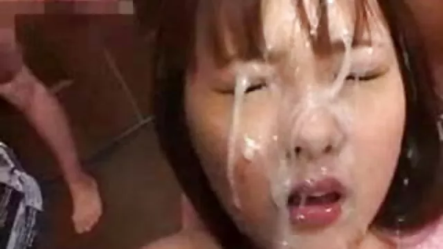 Meilleur porno sans inscription  L'homme éjacule sur le visage de sa petite amie film erotique a regarder gratuit
