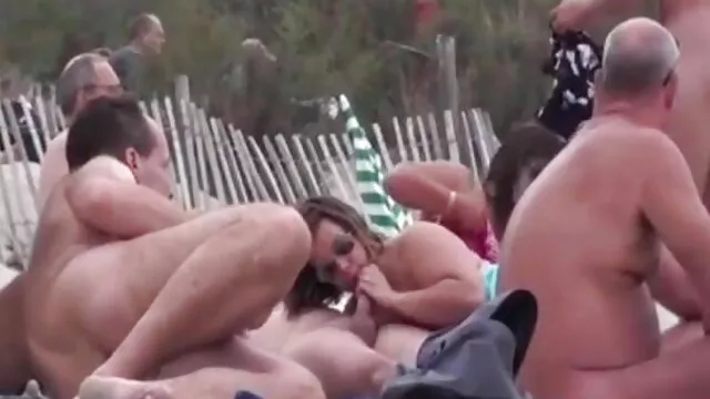 Meilleur porno sans inscription  Deux couples russes se réunissent pour découvrir tous les plaisirs du Sexe en film lesbien erotic groupe